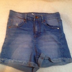 High rise jean shorts💙